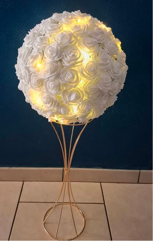 Support avec boule florale lumineuse