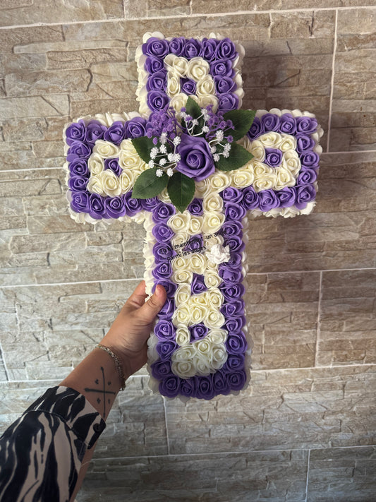 Croix florale élégante pour honorer vos proches🌸